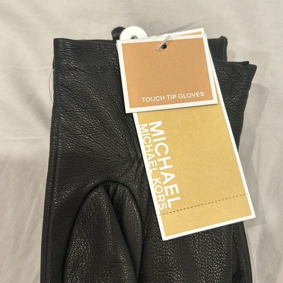 Micheal Kors touch tip gloves - Picture 4 of 4